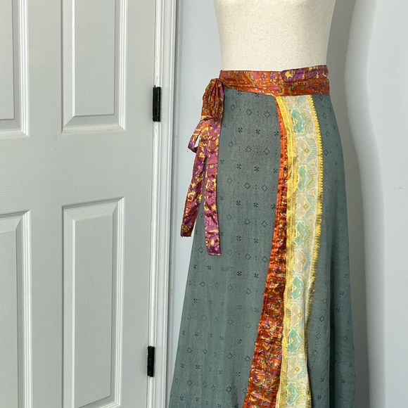 Vintage Reversible Sari Layered Wrap Maxi Skirt Bohemian Multicolor Fabrics OS - Picture 6 of 15